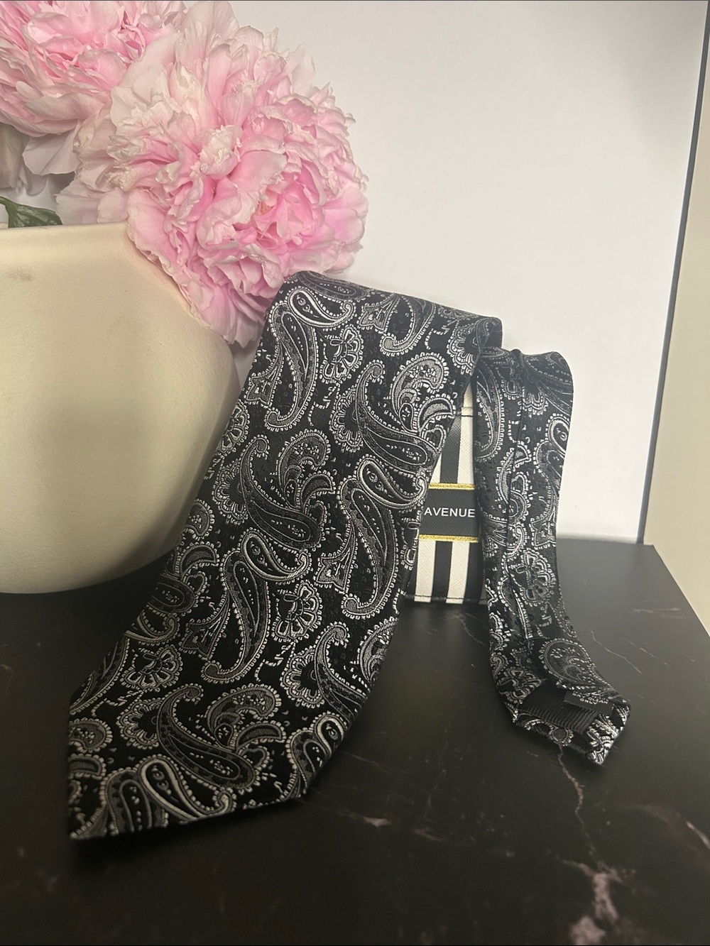 New BOCARA MENS Silk Neck Tie Black silver Patterned Hand Made 3.5” wide
